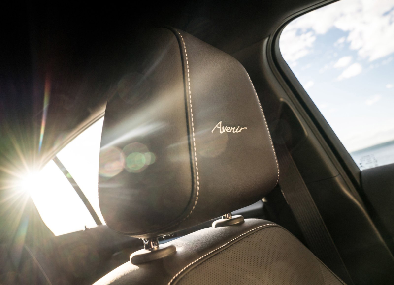 Illustration for article titled The Buick Regal Sportback Avenir Finally Gets a Halfway Luxury Interior